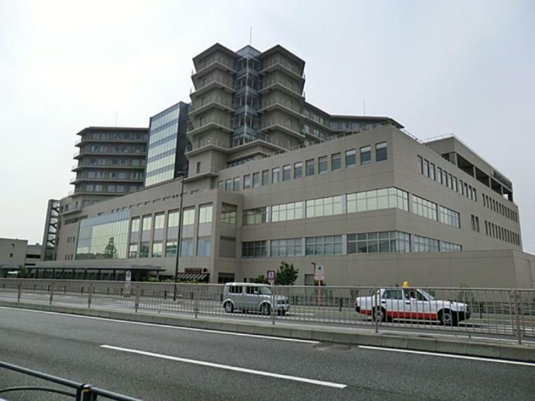 済生会横浜市東部病院（横浜市の中核病院として診療科数31、救命救急センター、集中治療センターなどがある総合病院。）