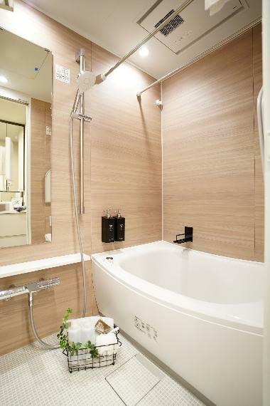 浴室には浴室乾燥機があり家事の時短が可能です。
