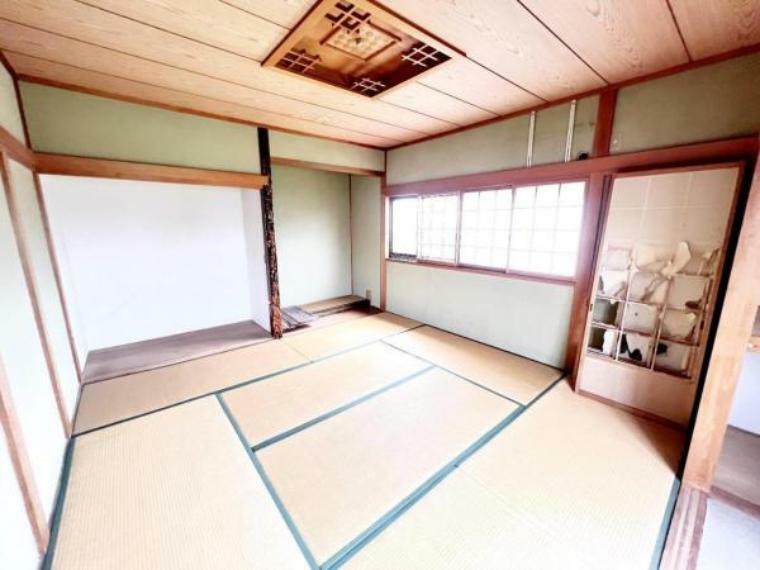 2階　約8帖の和室です。畳のお部屋は寛げる空間ですね。