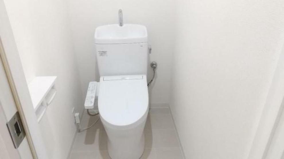 快適な温水洗浄便座付きのトイレです。