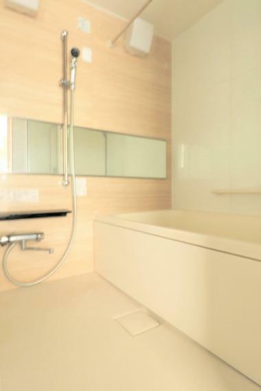 浴室は1418サイズでゆったり寛げます。雨の日のお洗濯に便利な浴室換気乾燥機付き