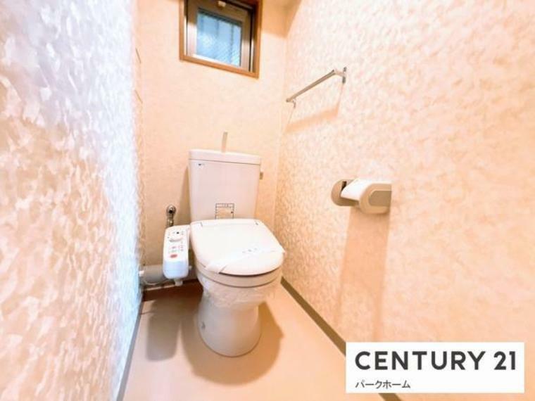 【トイレ】<BR/>スッキリとしたデザインの温水洗浄便座付きトイレ！
