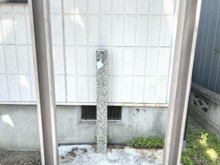 屋外に、洗車・ガーデニングに便利な外水栓がございます。
