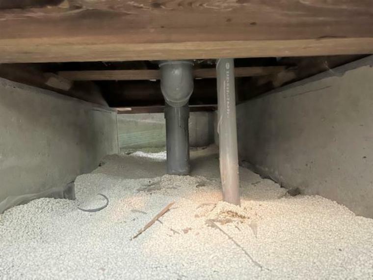 中古住宅の3大リスクである、雨漏り、主要構造部分の欠陥や腐食、給排水管の漏水や故障を2年間保証します。その前提で床下まで確認の上でシロアリの被害調査と防除工事もおこないます。