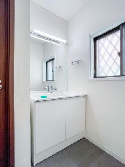 「洗面ルーム」<BR/>1日の始まりや入浴前に入る空間だからこそ、清潔感や利便性が重要になる洗面室。