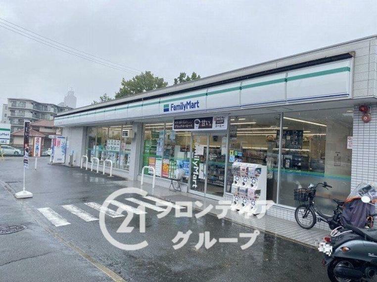 ファミリーマート奈良学園大和町店 徒歩3分。