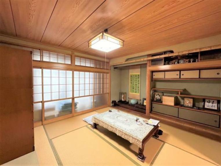 【和室】西側8畳の和室です。状態よく使用されています。お客様をもてなすのにぴったりのお部屋です。