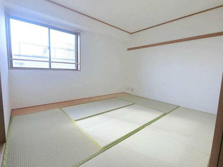 柔らかい畳の敷かれた和室は、ゆっくりくつろげるスペース