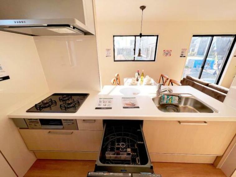 食器洗い乾燥機付きで家事がしやすいキッチンです。