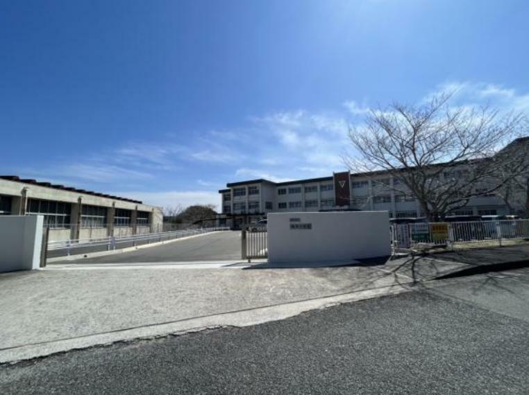 【小学校】当物件から0.55km先に田川鎮西小学校があります。徒歩圏内だと低学年のお子様の通学も安心ですね。