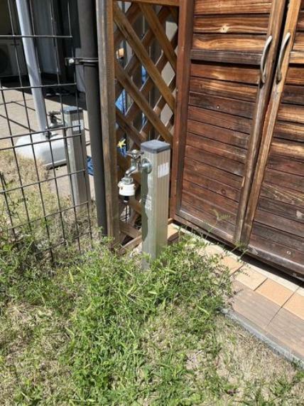 専用庭立水栓あり。お子様のプールや家庭菜園に便利です。