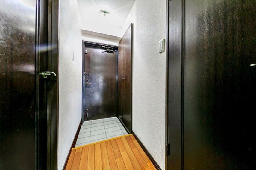 玄関※画像はCGにより家具等の削除、床・壁紙等を加工した空室イメージです。