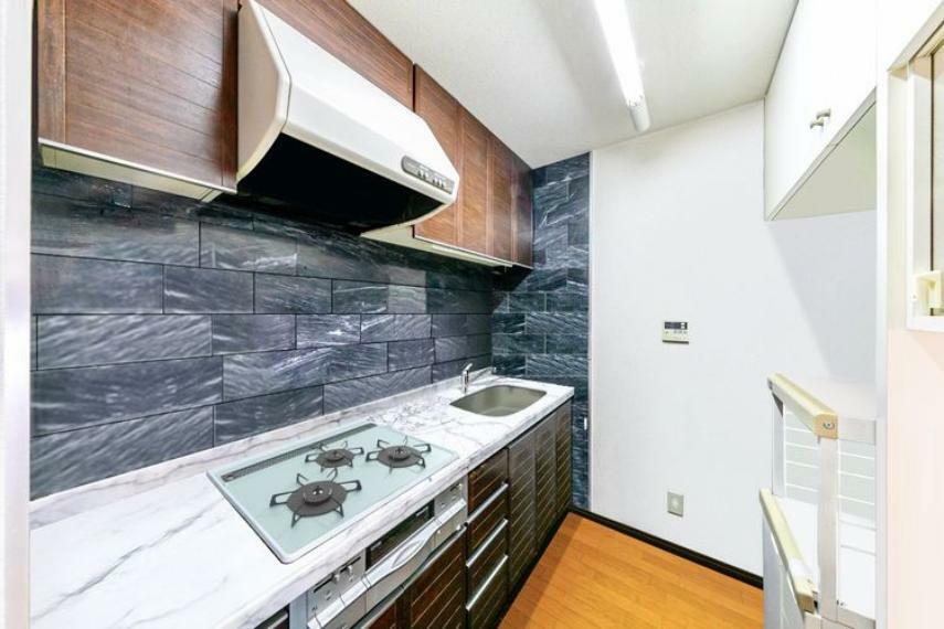 キッチン※画像はCGにより家具等の削除、床・壁紙等を加工した空室イメージです。