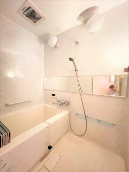 一日の疲れを癒す浴室は追炊付。いつでも快適な温度で入浴が可能！
