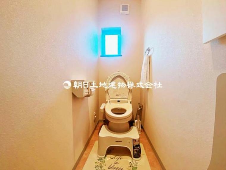 2階・トイレには快適な温水洗浄便座付。
