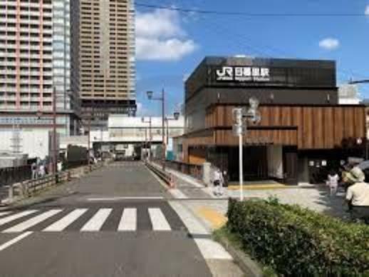 日暮里駅（JR東日本 山手線） 徒歩10分。