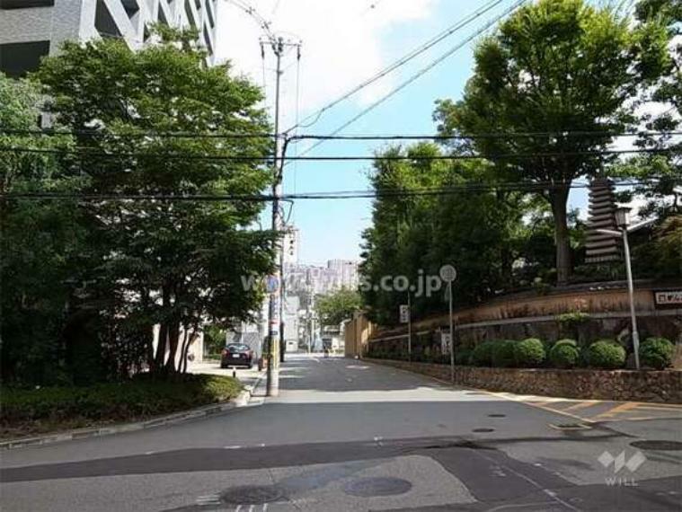 【前面道路】このマンションは阪急宝塚線、阪急今津線、JR福知山線の3沿線が利用可能です。