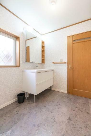 「洗面ルーム」<BR/>1日の始まりや入浴前に入る空間だからこそ、清潔感や利便性が重要になる洗面室。
