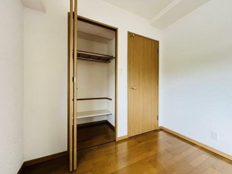 収納スペースを設けることで、お部屋を広く使うことができます。