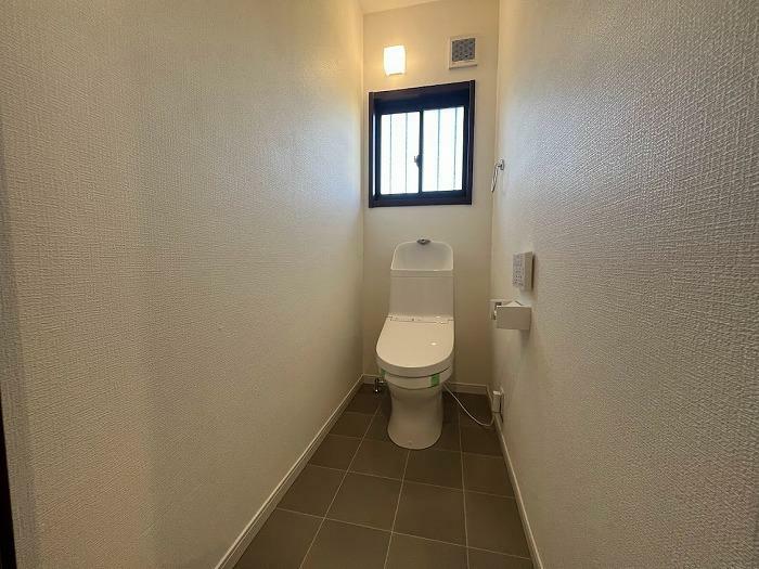 トイレは1階と2階にあります。<BR/>快適な温水洗浄便座！