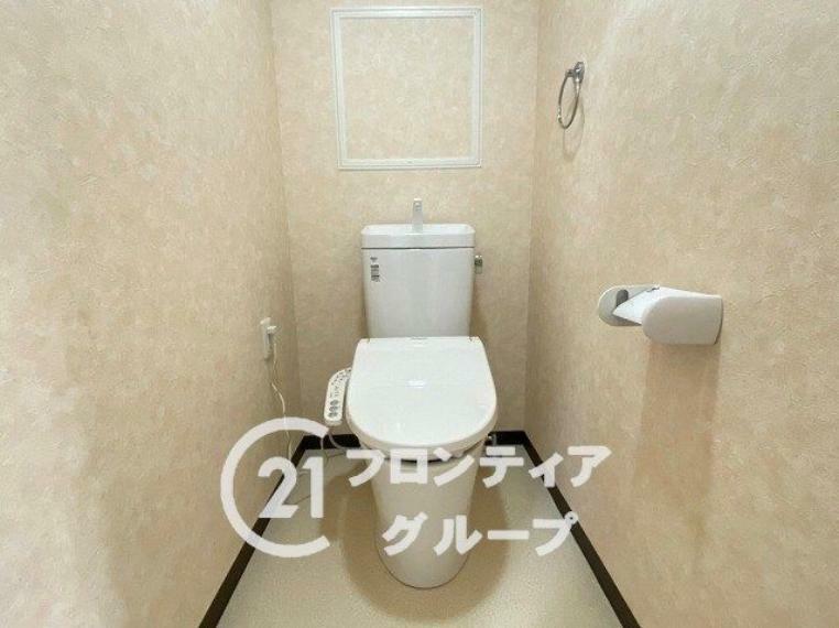 洗浄機能付き便座のあるトイレ
