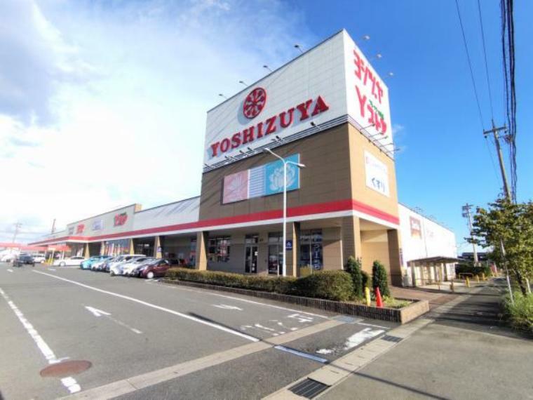 ヨシヅヤ愛西勝幡店様まで約550m（徒歩約7分）ちょっとそこまでの距離で日々のお買い物が済ませれるのは嬉しいポイント。健康のために歩いても程よい距離なので長続きしそうです。