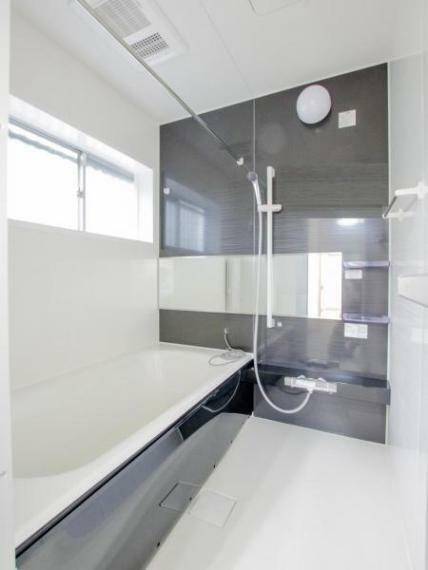 【リフォーム済】浴室はハウステック製の1坪サイズのユニットバスを新設しました。1坪サイズなので男性の方でも足を延ばして入浴することができます。