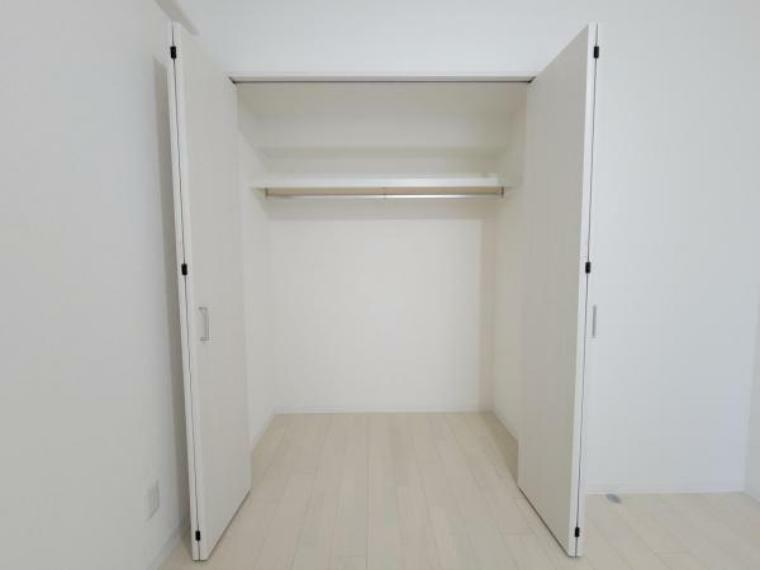 洋室6帖:収納充実ですっきりと整頓されたお部屋作りが可能です！