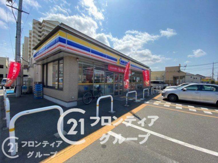 徒歩9分。ミニストップ明石ゆりのき通店