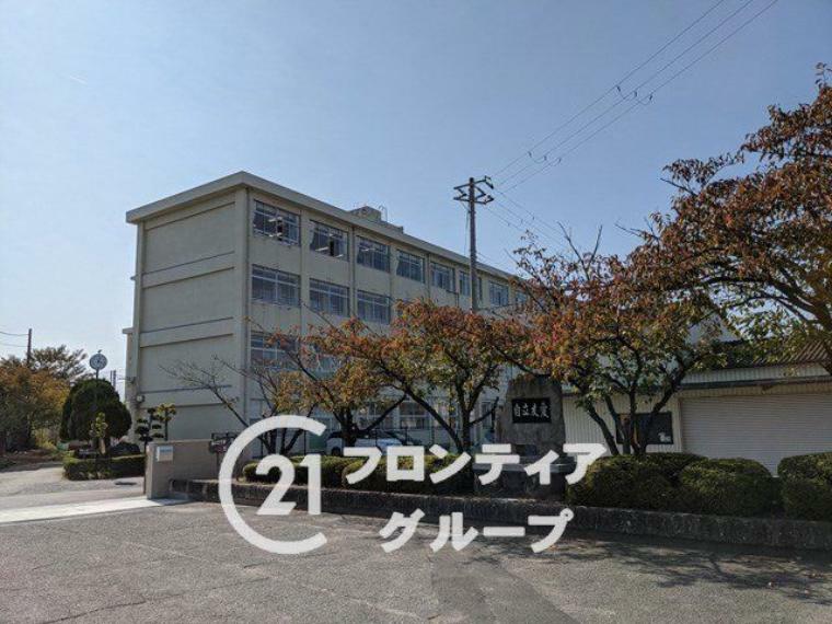 加古川市立平岡中学校 徒歩19分。