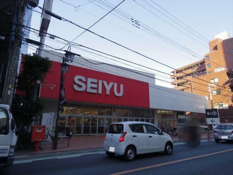 西友西所沢店 品揃え豊富なスーパーマーケットでございます。近隣の方々でいつも賑わっております。駐車場も広いです。