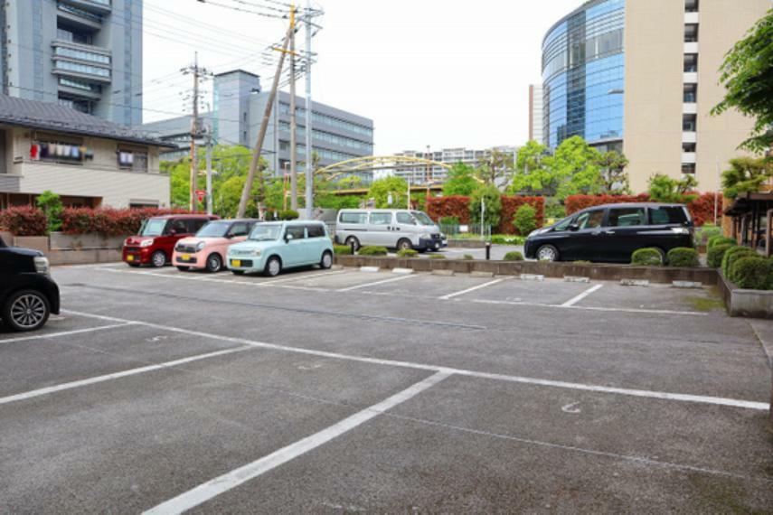 【駐車場】停めやすいゆったりとした駐車スペース