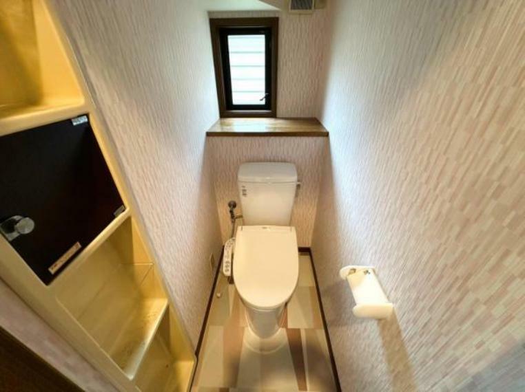 毎日使うトイレは落ち着きと清潔感のあるデザイン