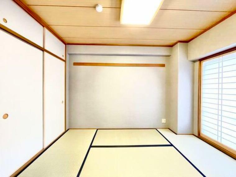 和室は心落ち着く空間。家族団らんや来客時の客間等々、多目的に活用出来る便利なスペースです。