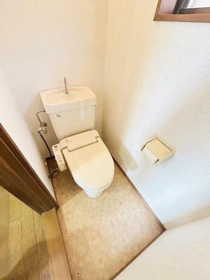1階トイレ。ウォシュレット機能を標準装備。