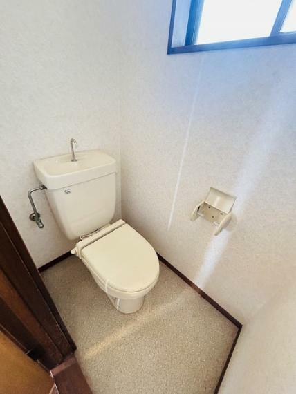 2階トイレ。ウォシュレット機能を標準装備。