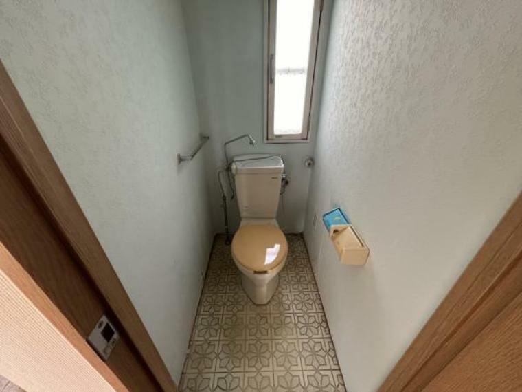 【リフォーム前】トイレの写真です。新品のものに交換予定です。