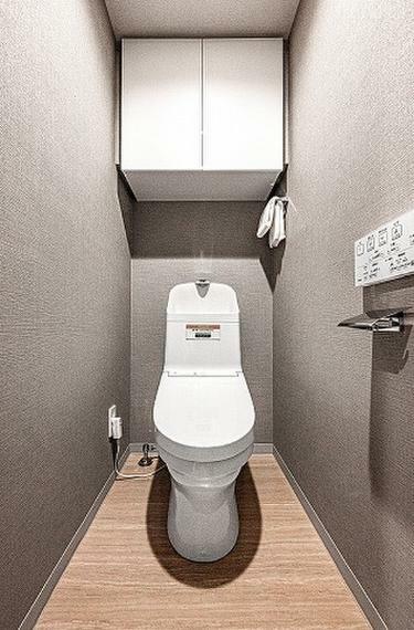快適な温水洗浄便座付きのトイレも完備。上部に棚があり床に物を置く必要がないため清潔感を保てます。