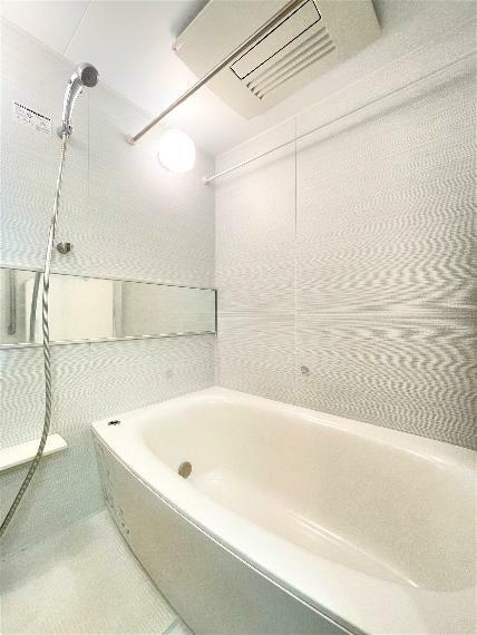 オートバスの浴室には浴室換気乾燥機付きで雨の日の洗濯にも便利
