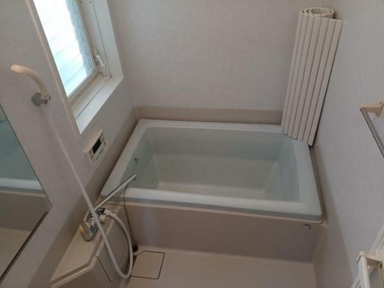 浴室には窓がある為換気もしやすいです！