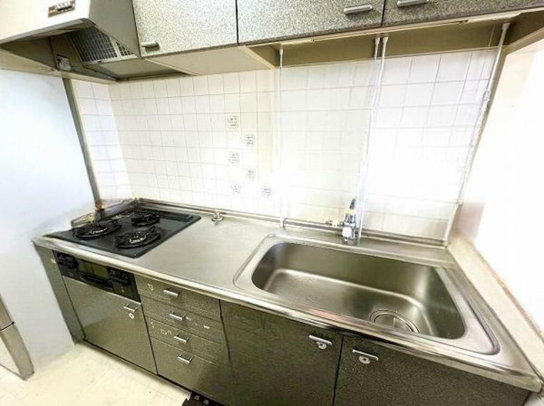 広々シンクのキッチンは、洗い物もかさばらず効率UP