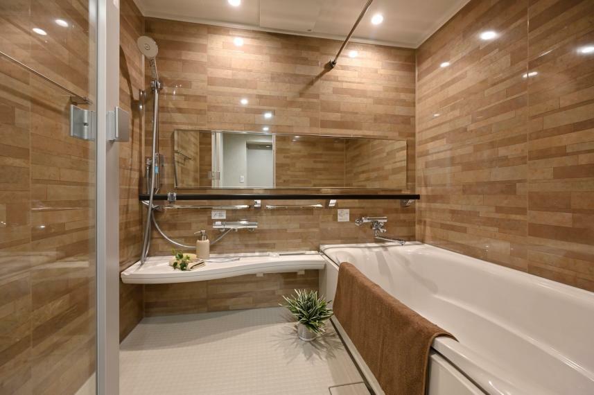 広くて落ち着いた雰囲気の浴室は時間を忘れてゆっくり疲れが癒せます