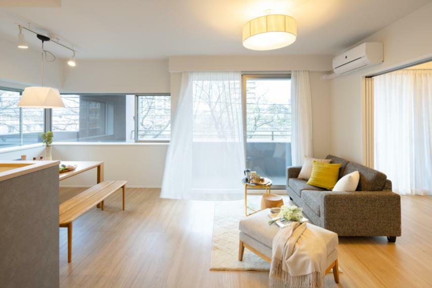 約15.8畳の広々としたリビング・ダイニング、整形で家具のレイアウトがしやすいです。
