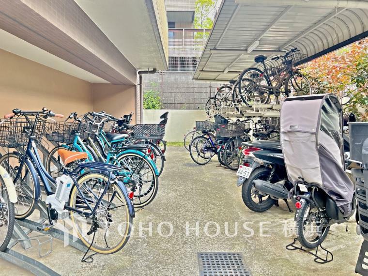 屋内式の駐輪スペースは、雨風から大事な愛車を守ってくれます。
