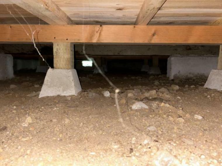 【リフォーム中】床下の写真です。シロアリ被害に備え防蟻工事も行います。