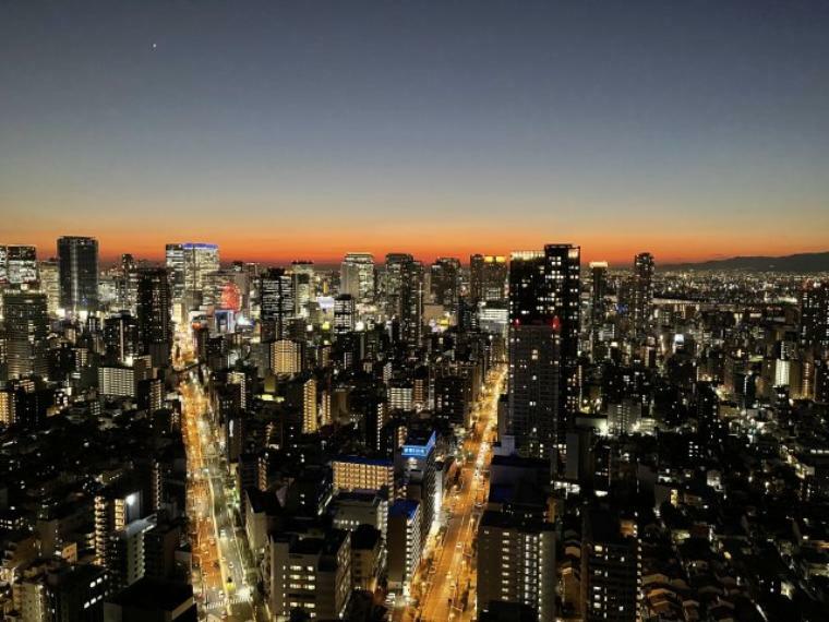 【物件からの眺望】大阪のランドマーク梅田エリアの夜景が一望できます
