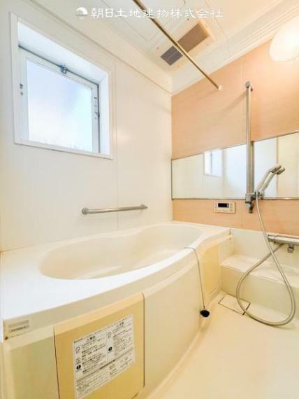 【浴室】快適な使い心地とゆとりある空間が1日の疲れを解きほぐすバスルームです。