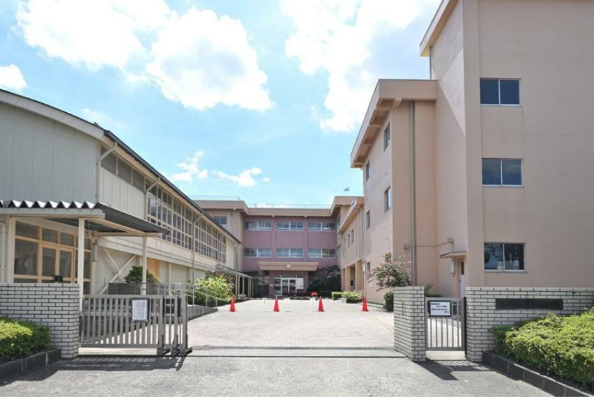 【小学校】くぬぎ台小学校まで371m