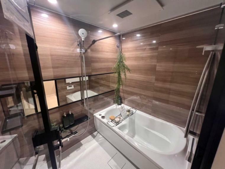 大きな鏡の洗面台収納力もあります！浴室もリノベーション済です彡