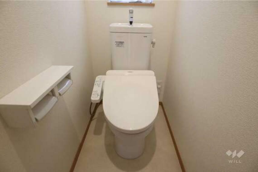 2階トイレ。ウォシュレット一体型のスタイリッシュな仕様です！